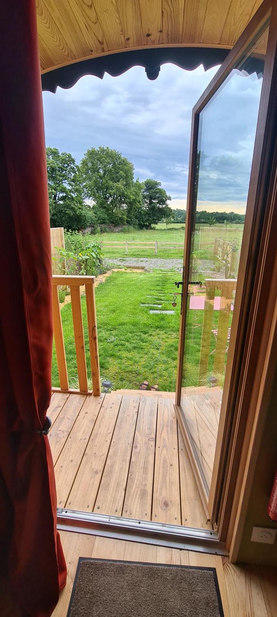 Vila Roulotte A La Ferme Buissonniere La Lande-de-Louge Exteriér fotografie